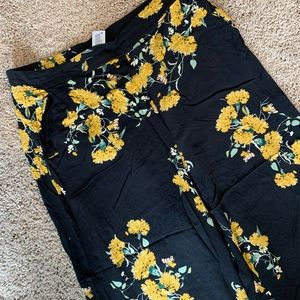 Petite Floral Cropped Pants